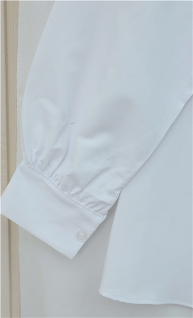 Broş Detaylı Gizli Düğmeli Poplin Gömlek -Beyaz