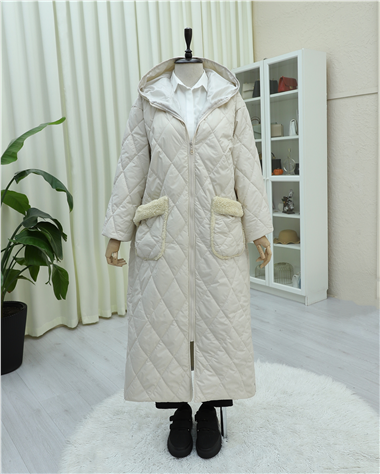 Cepli Kapşonlu Fermuarlı Astarlı Uzun Kapitone Kaban -Krem