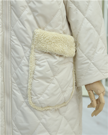 Cepli Kapşonlu Fermuarlı Astarlı Uzun Kapitone Kaban -Krem