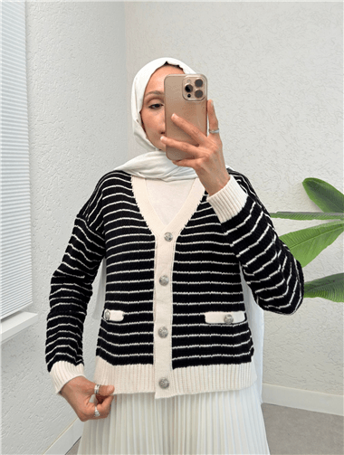 Düğmeli Cep Detaylı İnce Çizgili Triko Hırka -Krem