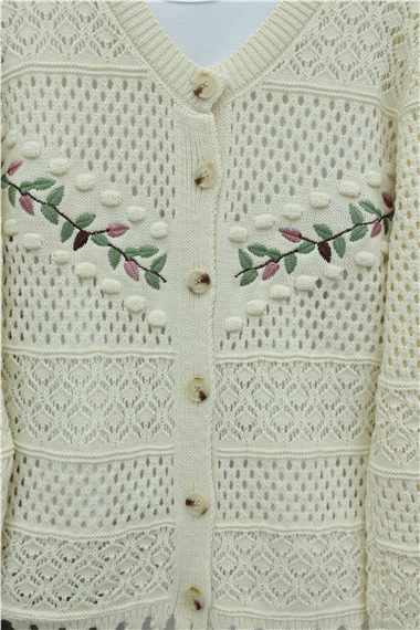 Düğmeli Önü Nakışlı Ajurlu Triko Hırka -Krem