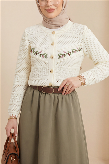 Düğmeli Önü Nakışlı Ajurlu Triko Hırka -Ekru