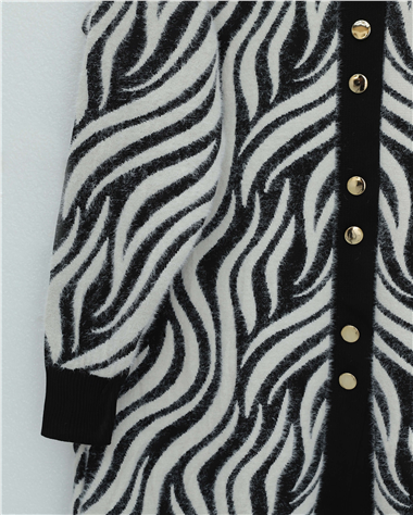Düğmeli Zebra Desen Sakallı Triko Hırka -Siyah