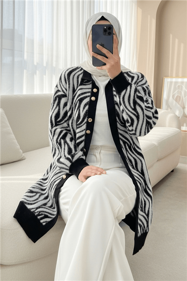 Düğmeli Zebra Desen Sakallı Triko Hırka -Siyah