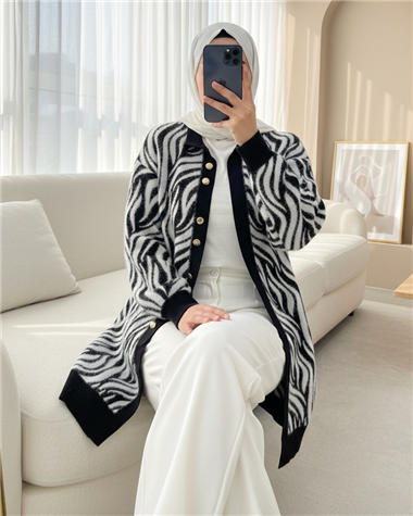 Düğmeli Zebra Desen Sakallı Triko Hırka -Siyah