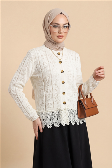 Eteği Dantelli Desenli Düğmeli Triko Hırka -Ekru