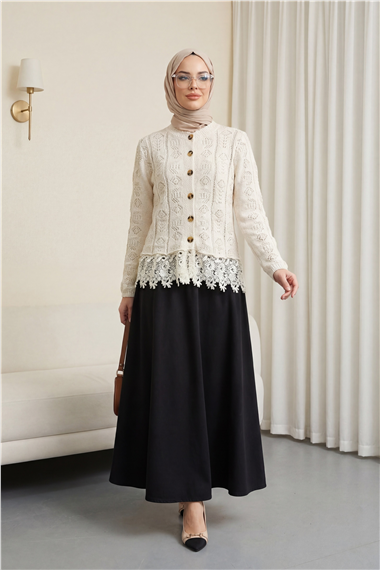 Eteği Dantelli Desenli Düğmeli Triko Hırka -Ekru