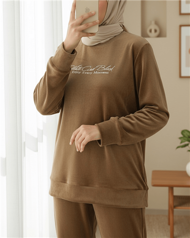 Kabartma Yazılı Fransız Kadife Pijama Takımı -Tarçın