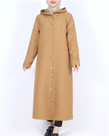 Kapşonlu Zincir Detaylı Düğmeli Kapitone Kap -Tarçın