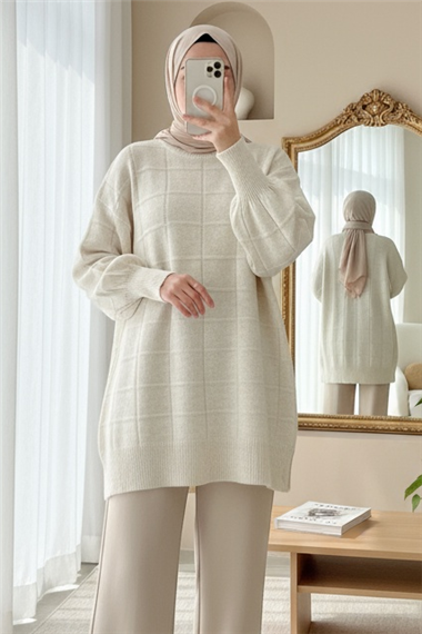 Kare Desenli Yırtmaçlı Yumoş Triko Tunik -Ekru
