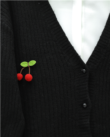 Kirazlı Top Düğmeli Triko Hırka -Siyah