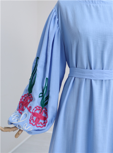 Kolları Balon Süzene İşlemeli Kemerli Elbise  -Mavi