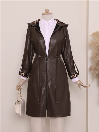 كاب جلدي بغطاء رأس وأكمام مطوية وخصر دانتيل - بني