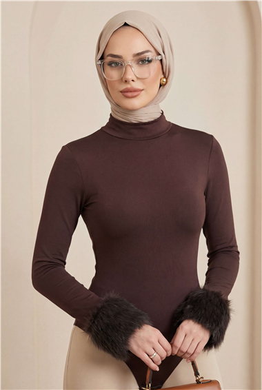 Kolu Kürklü Yarım Boğazlı Çıtçıtlı Zıbın Bluz -Kahve