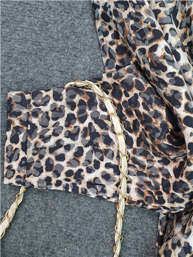 Leopar Desen Düğmeli Oval Kesim Gömlek -Leopar