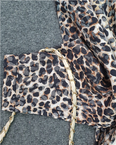 Leopar Desen Düğmeli Oval Kesim Gömlek -Leopar