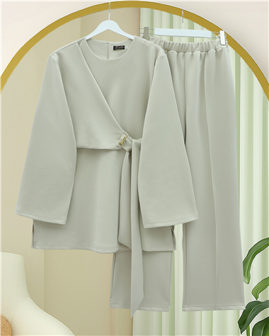 Önü Çapraz Bağlamalı Yırtmaçlı Scuba Takım  -Bej