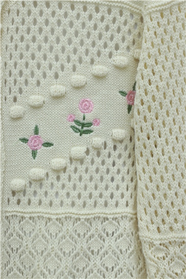 Önü Çiçek Nakışlı Ponponlu Düğmeli Triko Hırka -Krem