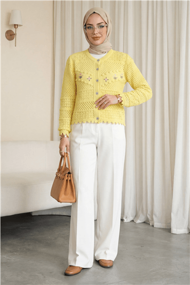 Önü Çiçek Nakışlı Ponponlu Düğmeli Triko Hırka   -Sarı