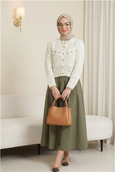 Önü Çiçek Nakışlı Ponponlu Düğmeli Triko Hırka -Ekru