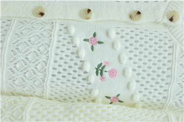 Önü Çiçek Nakışlı Ponponlu Düğmeli Triko Hırka -Ekru