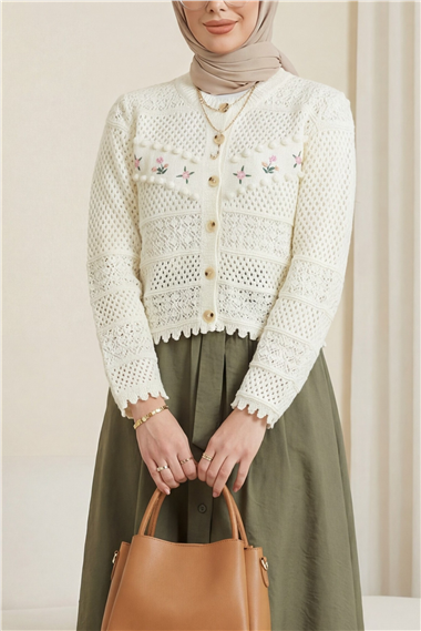 Önü Çiçek Nakışlı Ponponlu Düğmeli Triko Hırka -Ekru
