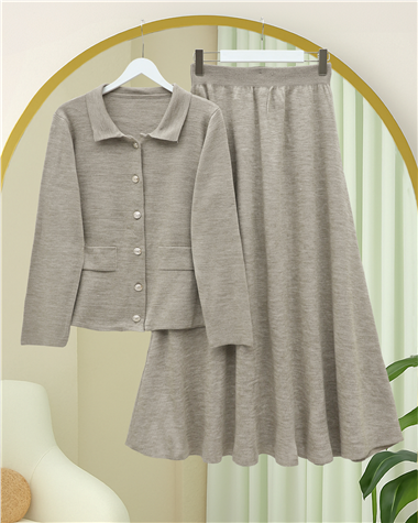 Önü Düğmeli Etekli Yakalı Triko Takım -Toprak