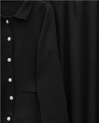 Önü Düğmeli Etekli Yakalı Triko Takım -Siyah