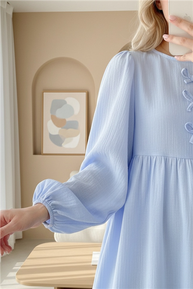 Önü Fiyonk Detaylı Kolları Lastikli Müslin Elbise -Bebe Mavi