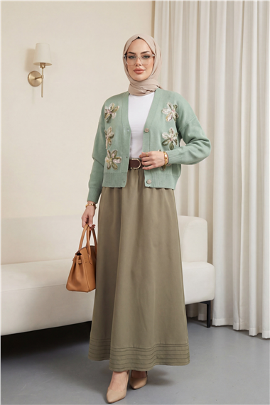 Önü Pul Ve Çiçek Detaylı Düğmeli Triko Hırka  -Su Yeşili