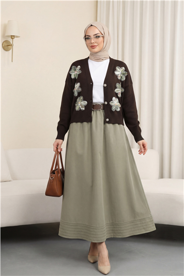 Önü Pul Ve Çiçek Detaylı Düğmeli Triko Hırka  -Kahve