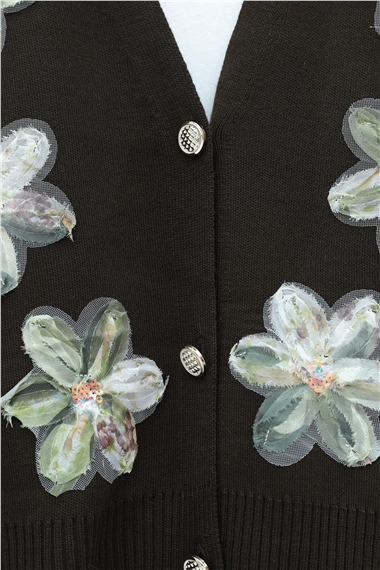 Önü Pul Ve Çiçek Detaylı Düğmeli Triko Hırka  -Kahve