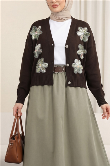 Önü Pul Ve Çiçek Detaylı Düğmeli Triko Hırka  -Kahve