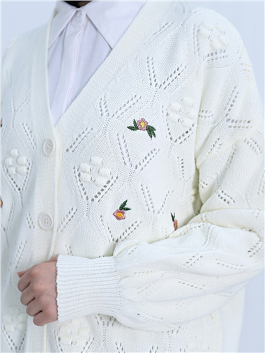 Ponponlu Çiçek Nakışlı Düğmeli Hırka -Ekru