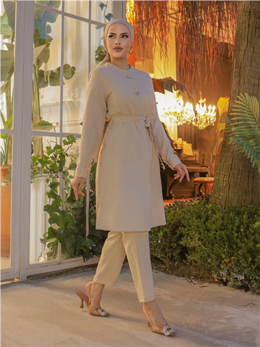 تونيك طويل من الكتان بأزرار مطرزة بالأحجار - بيج