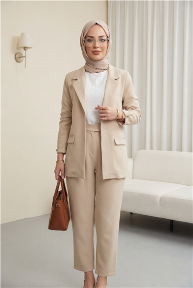Tek Düğmeli Cep Detaylı Kruvaze Yaka Pantolonlu Krep Takım -Bej