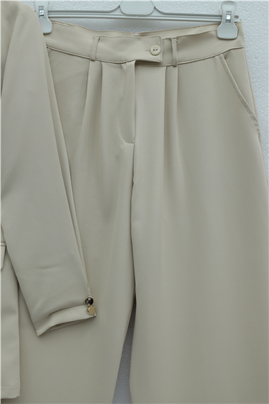 Tek Düğmeli Cep Detaylı Kruvaze Yaka Pantolonlu Krep Takım -Bej