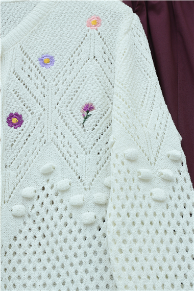 Üstü Çiçek Nakışlı Ponponlu  Triko Hırka -Beyaz