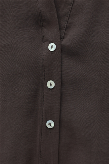 V Yaka Düğmeli Yarım Kol Modal Gömlek -K. Kahve