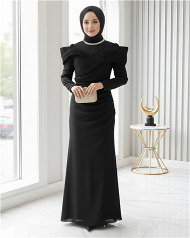 Yakası Taş Detaylı Omuzu Kat Drapeli Abiye -Siyah