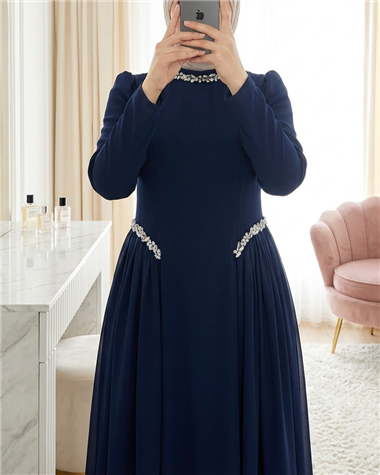 Yakası Ve Beli Taşlı Yanları Tül  Detaylı  Astarlı Krep Elbise -Laci