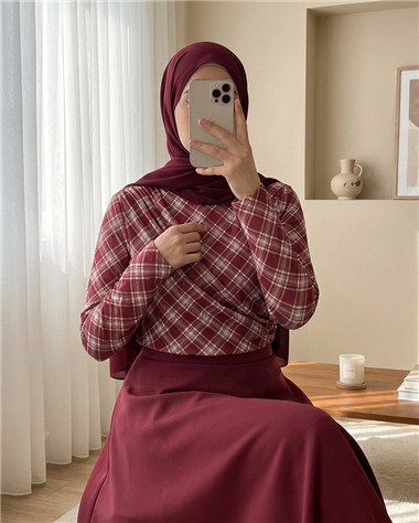 Yanı Büzgülü Ekose Desenli Bluz -Bordo