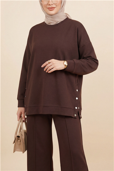 Yanları Çıtçıtlı Çimalı Pantolonlu Oyşo Takım  -K. Kahve