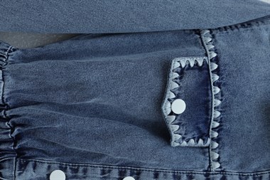 Yarım Düğmeli Beli Lastikli Cepli Nakışlı Kot Elbise -Buz Mavi
