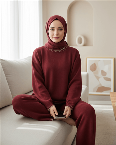 Yuvarlak Yaka Uçları Nakış Detaylı Triko Takım  -Bordo