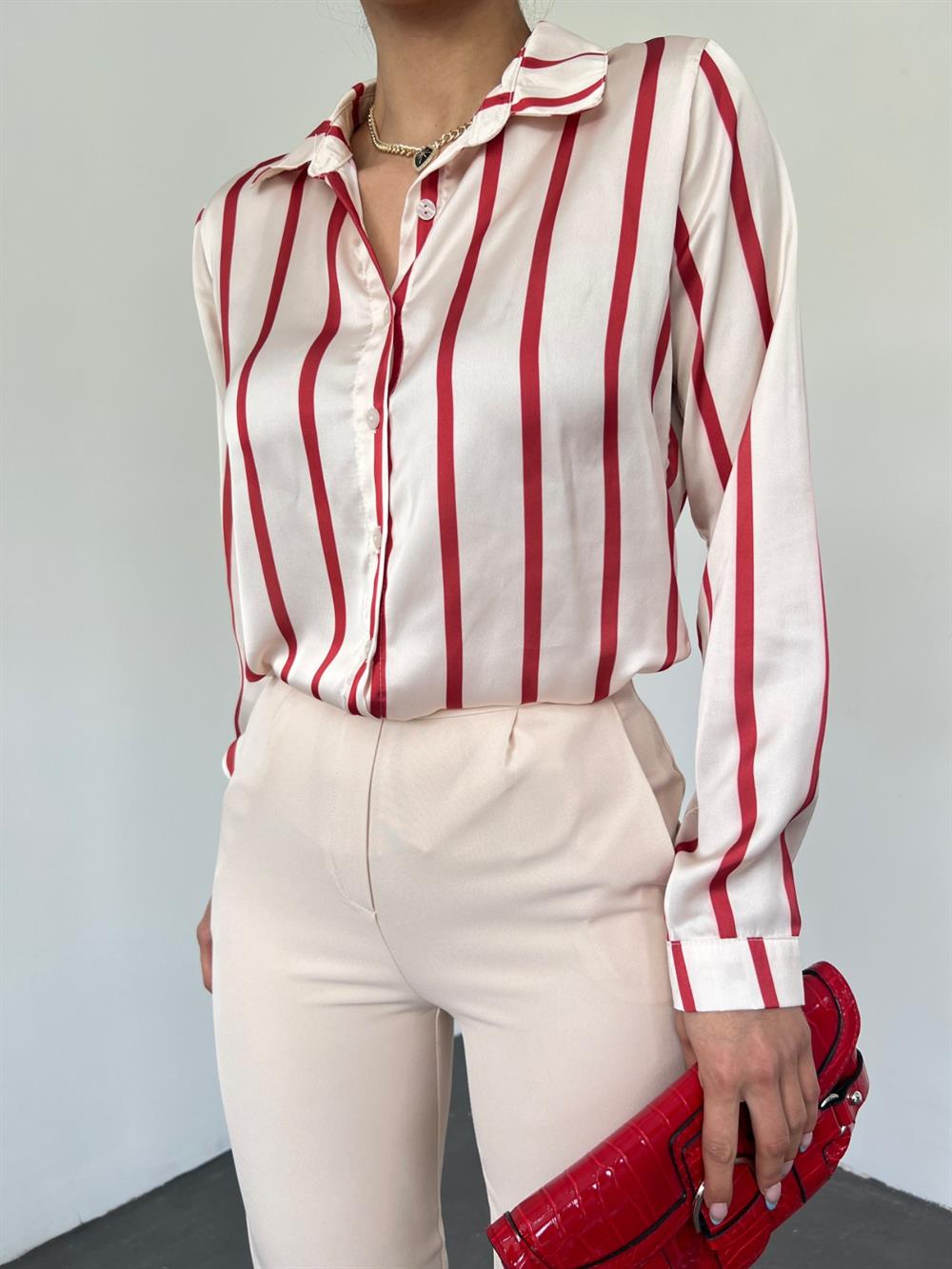 Boydan Düğmeli Arkası Uzun Saten Gömlek -Kırmızı | KaliteMall
