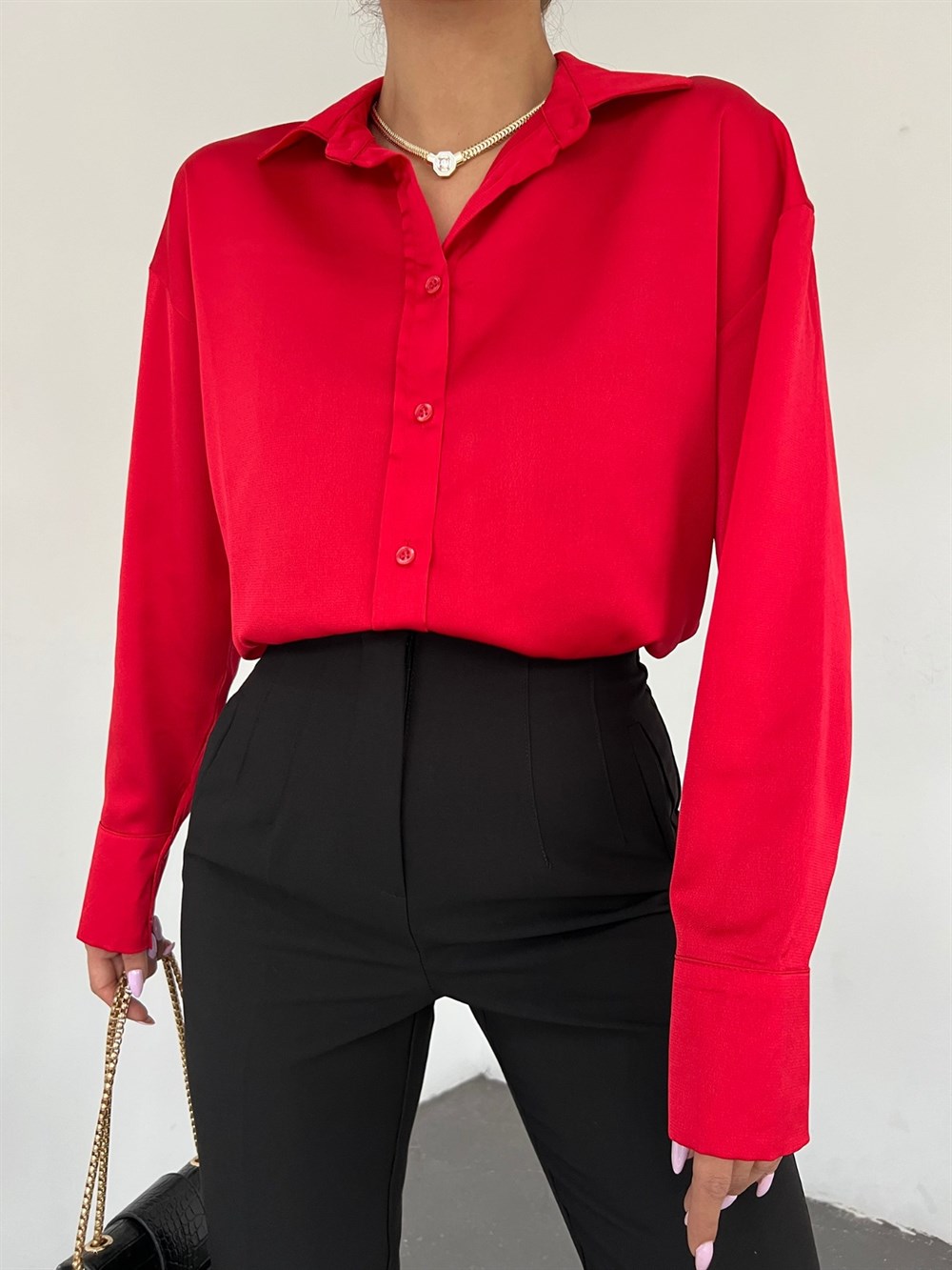 Boydan Düğmeli Oval Kesim Saten Gömlek -Kırmızı - 123-1697-R33 | ZERDE  Marka Gömlek Modelleri | Kadın Tesettür Giyim - KaliteMall.com