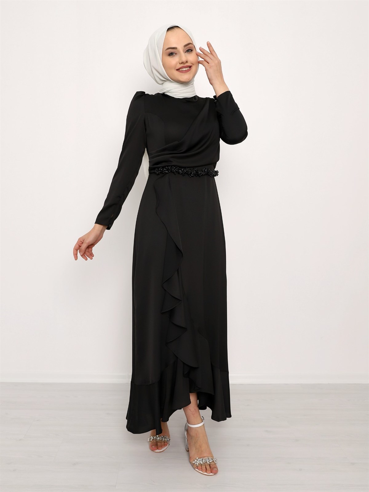 Eteği Fırfırlı Beli Taşlı Hakim Yaka Abiye -Siyah - 312-4399-R01 | HENNIN  Marka Evening Dress Modelleri | Kadın Tesettür Giyim - KaliteMall.com