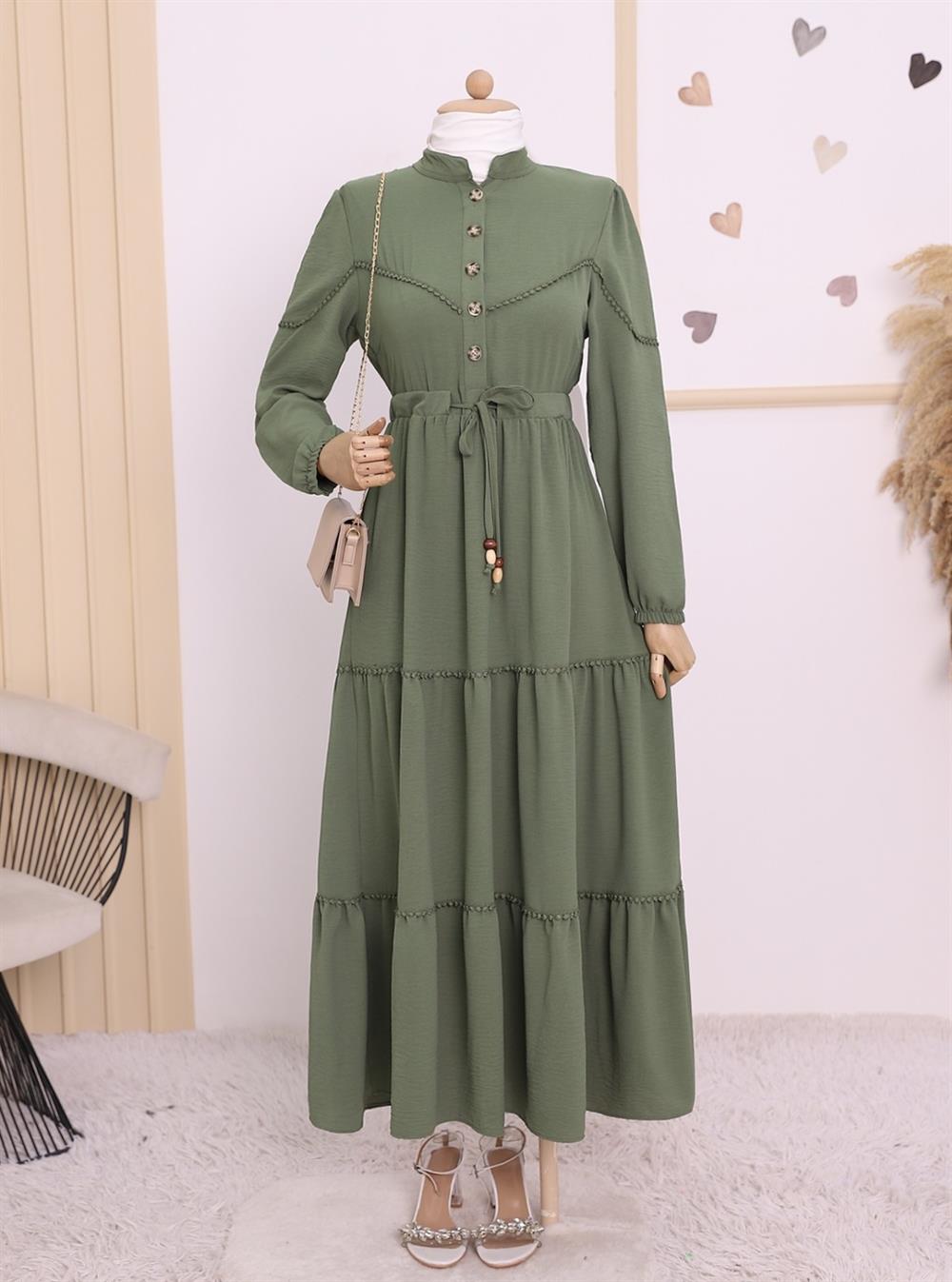 Yarım Düğmeli Parçalı Bağcıklı Elbise -Yeşil - 186-596-R35 | Miss Mera  Marka Elbise Modelleri | Kadın Tesettür Giyim - KaliteMall.com