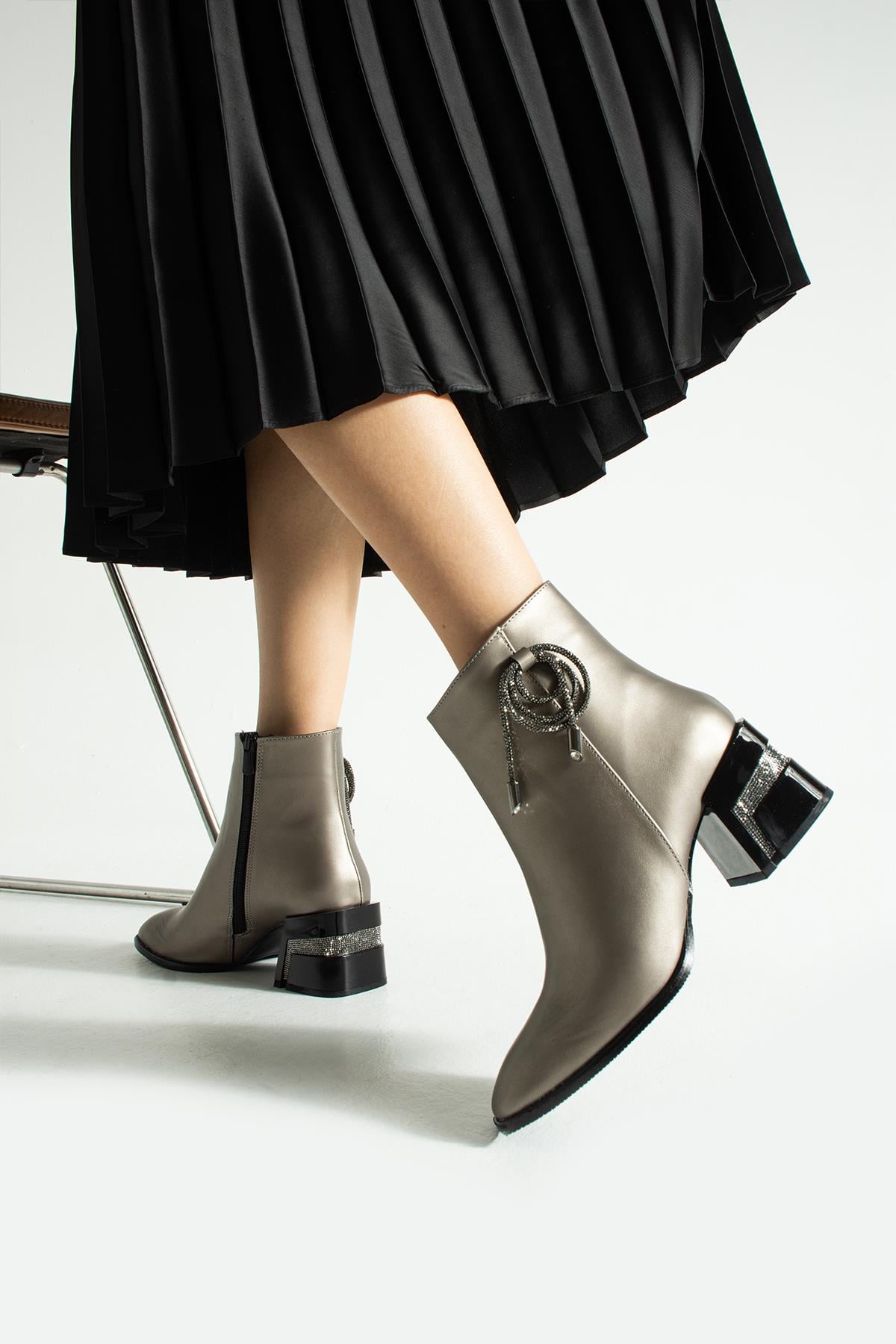 6 Cm Tasarım Topuklu Taş Detaylı BOT